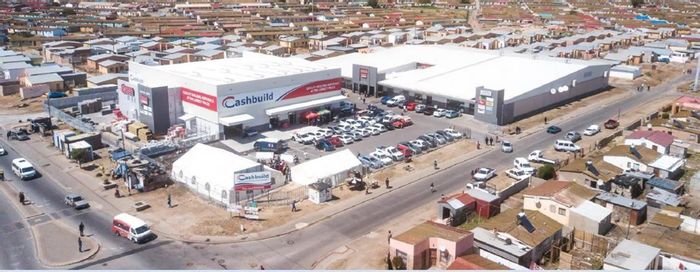 Kwazakhele Retail Property For Sale: Prime location, anchored by Cashbuild, strong growth potential.