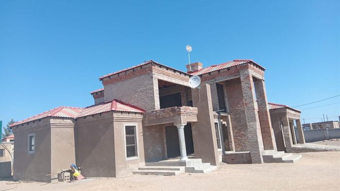 For Sale: House in Polokwane Rural with dual dwellings, borehole, and double garage.