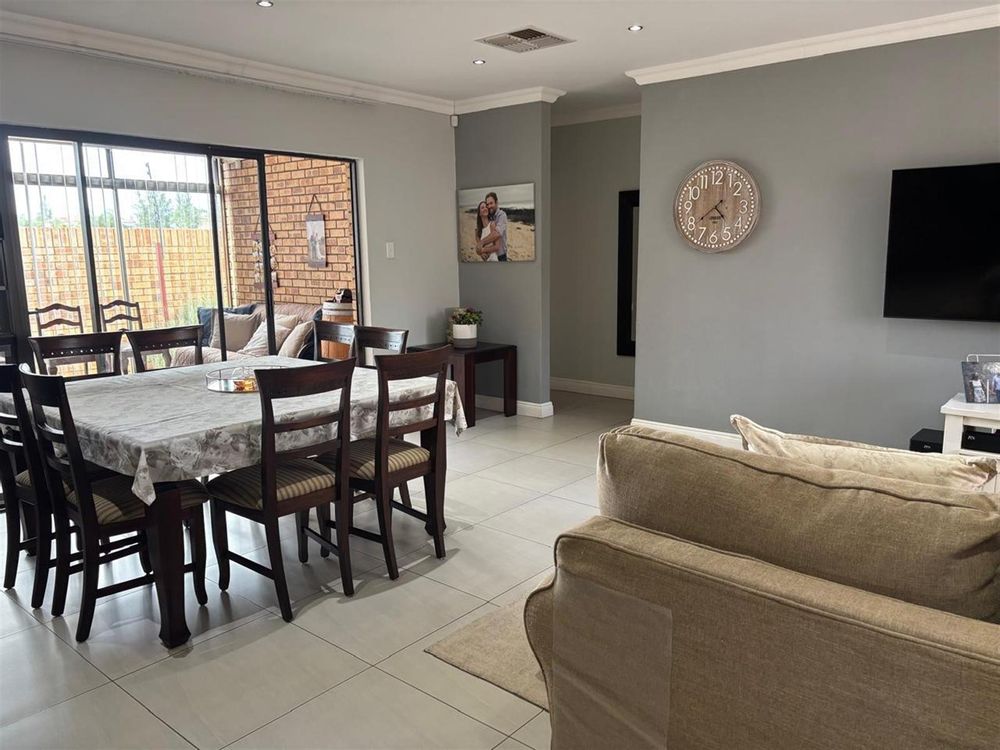 Openplan Lounge & Dining Room