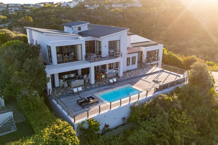 For Sale: House in Whale Rock Beach with pool, garden access to Wreck Beach.