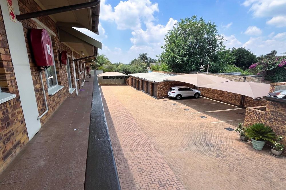 Outside corridoor complex