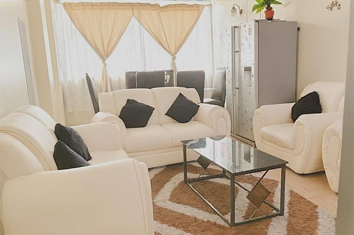 For Sale: 2-bedroom apartment in Sunnyside, secure building, ideal for students.