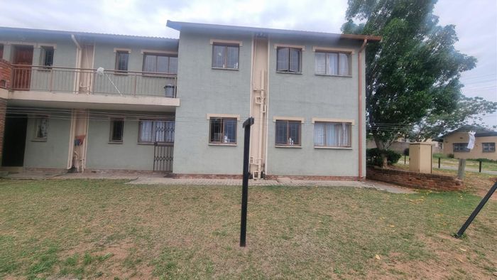 Karino Apartment For Sale: 2 Bedrooms, communal parks, open-plan living space.