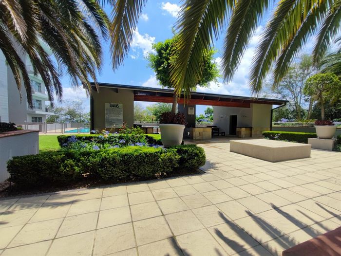 For Sale: Apartment in Sandhurst with 2 beds, pool, security, and city views.