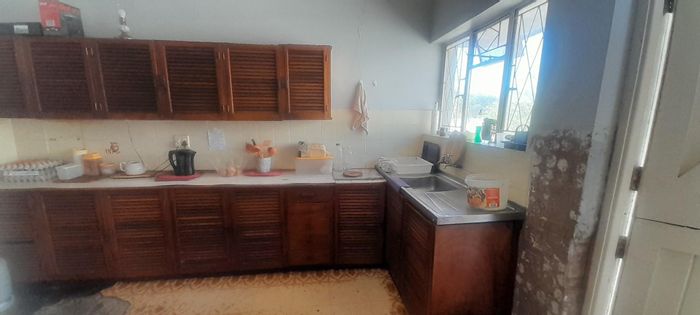 3-Bedroom House in Bluewater Bay For Sale with spacious yard and secure braai area.