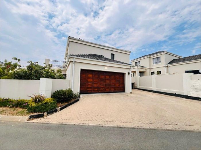 For Sale: Carlswald House with 4 Bedrooms, Inverter, Office, and Braai Area.