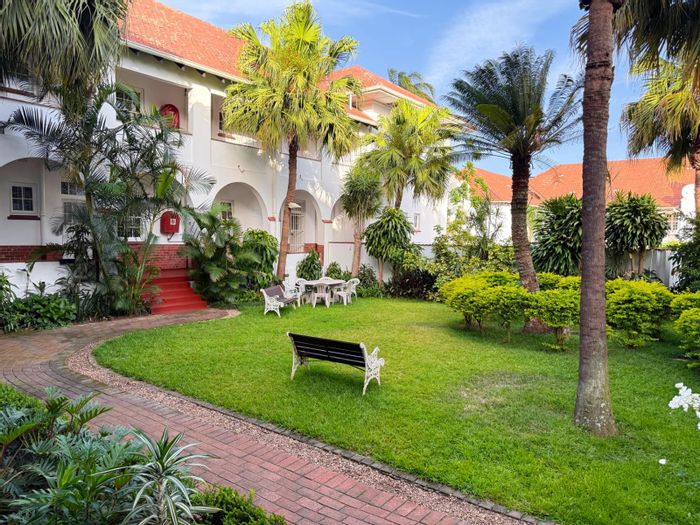 Musgrave Apartment To Rent: 1.5 Bedrooms, enclosed balcony, communal gardens, secure parking.