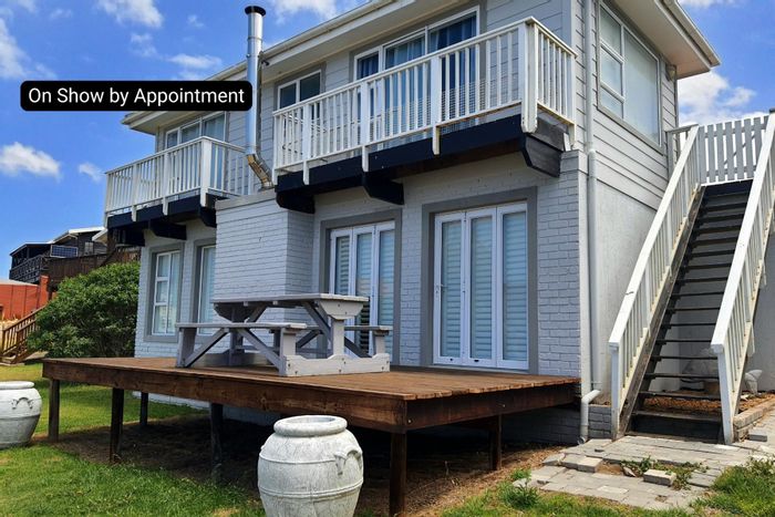 Boggomsbaai House For Sale: 4 en-suite bedrooms, coastal views, spacious living areas.