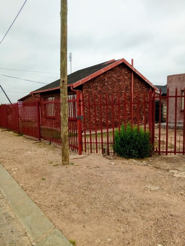 Corner view of the house, exterior