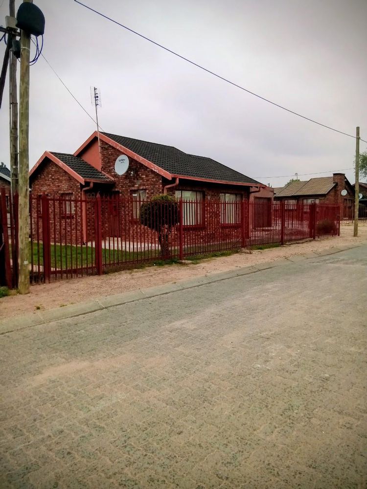 Front view side shot of the house.