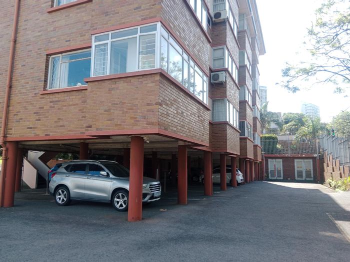 For Sale: Apartment in Bulwer with 1.5 bedrooms, secure access, and fast internet.