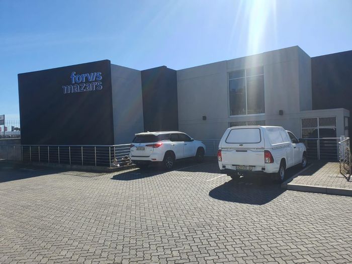 To Rent: Office in Humerail with open-plan workspace, boardroom, and parking.