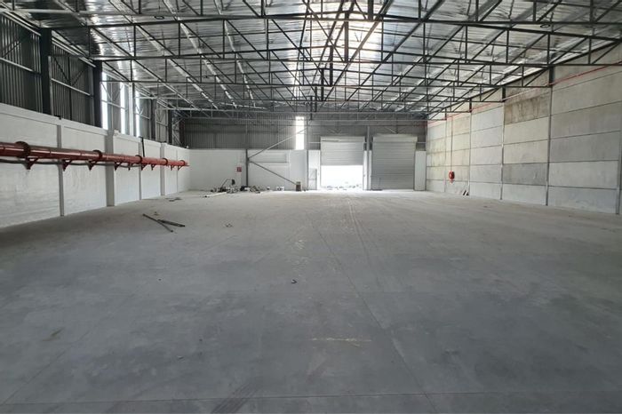 House in Sidwell To Rent: Secure industrial park, customizable office, dual roller doors.