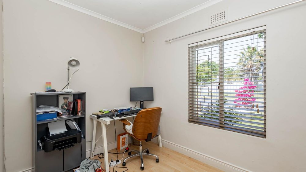 Study / extra bedroom