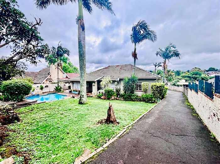 For Sale: House in Scottsville with 5 bedrooms, flatlet, pool, and student rental potential.