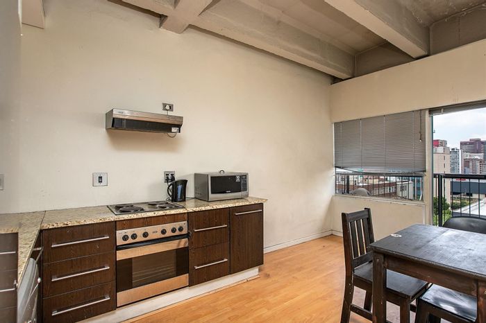 Braamfontein Apartment For Sale: Fully let, 4 bedrooms, 24-hour security, great views.