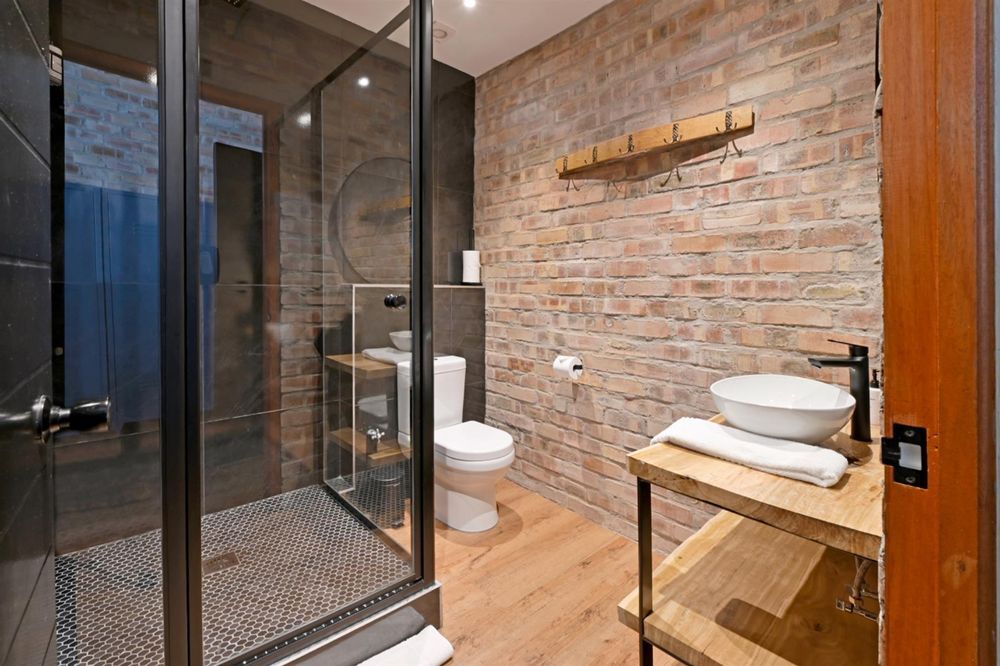 Modern spacious ensuite