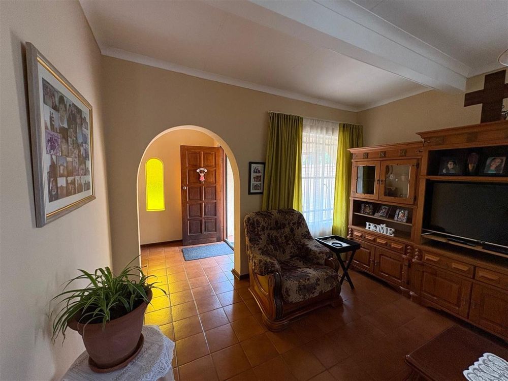 Entrance hall / living room