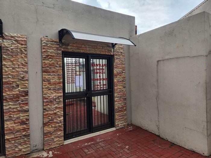 Rustenburg Central: Business Office To Rent with parking, kitchen, and reception area.