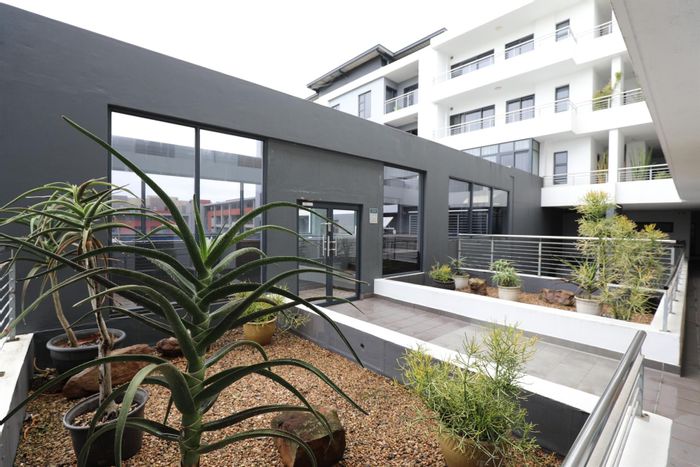 For Sale: 2-Bedroom Apartment in Umhlanga Ridge with Pool, Gym, and Squash Court.