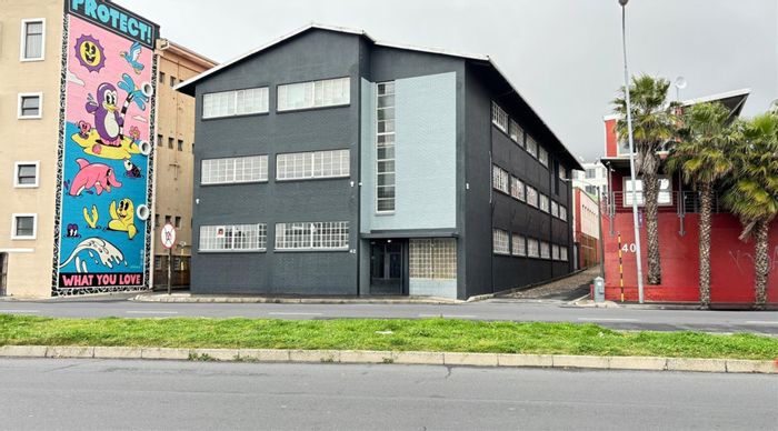 Commercial Space To Rent in Foreshore: 500sqm, parking, reception, kitchenette, and offices.