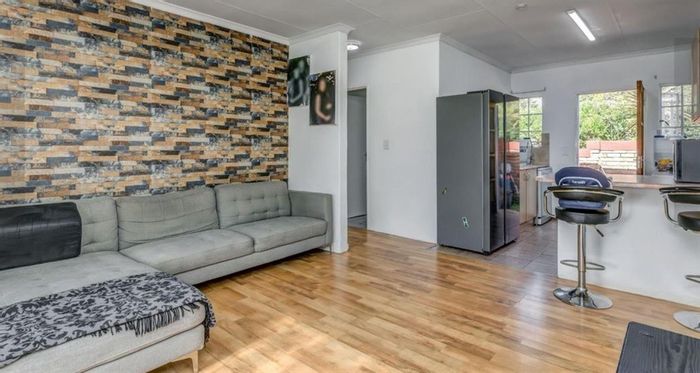 Honeydew Ridge townhouse for sale: 2 bedrooms, garden, pet-friendly, secure living.