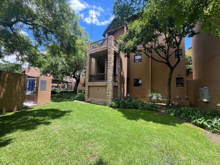 Lonehill Apartment For Sale: 1 Bed, Rooftop Patio, Pools, Tennis Courts, Secure Living.