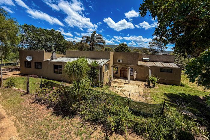 Farm for Sale in Uitenhage Rural: Spacious home, flats, workshop, and grazing camps.