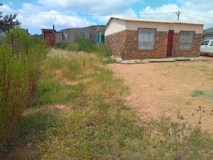 House For Sale in Mankweng: 2 Bedrooms, 1 Bathroom, spacious land, great potential.