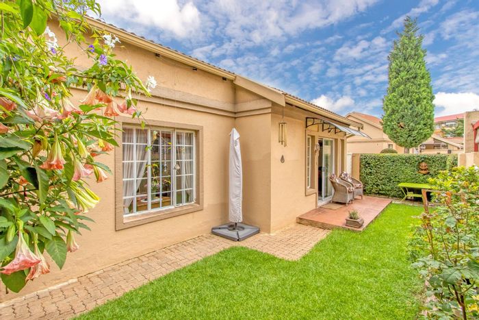 Wychwood Townhouse For Sale: Spacious living, private garden, secure complex, great amenities.