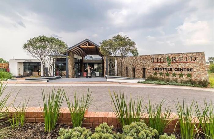 1-Bedroom Apartment To Rent in Linbro Park with Wi-Fi, gym, and pool access.