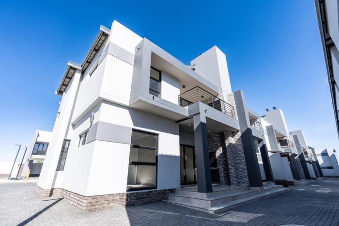 For Sale: House in Secunda Central with 2-3 bedrooms, off-plan customization, secure living.