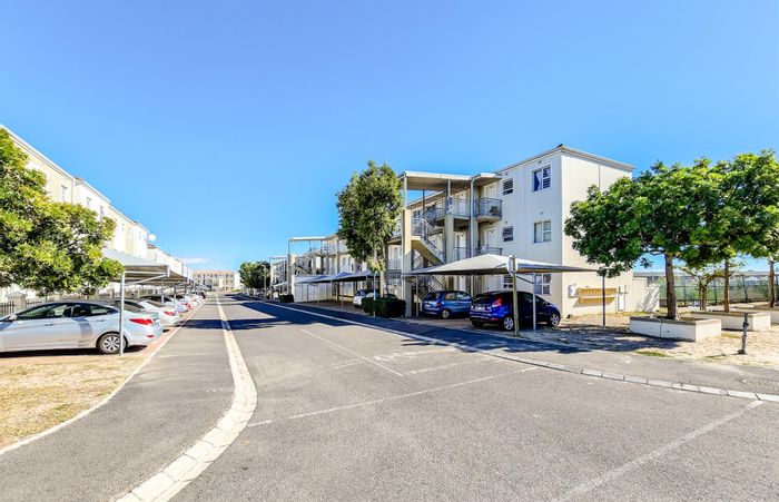 Highbury Apartment For Sale: 2 Bedrooms, 24-Hour Security, Close to Amenities.