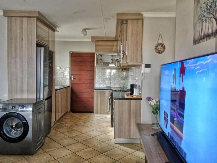 3 Bedroom House To Rent in Lotus Gardens, Pretoria West – Water Included!