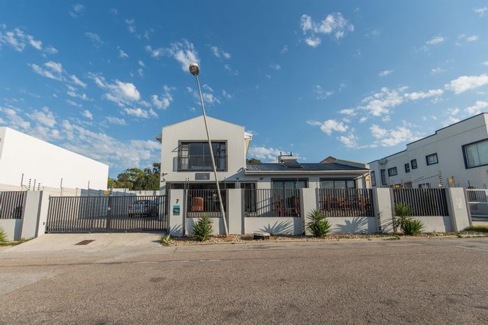 Humerail Guest House For Sale: 7 Bedrooms, Harbour Views, 5-Minute Walk to Waterfront.