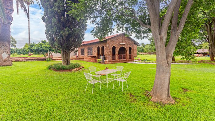 Farm for Sale in Scheerpoort AH: Spacious home, fertile land, horse stables.