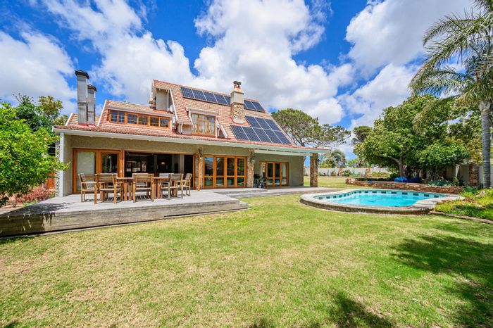 Walmer House For Sale: Spacious family home with flatlet, solar, and pool.