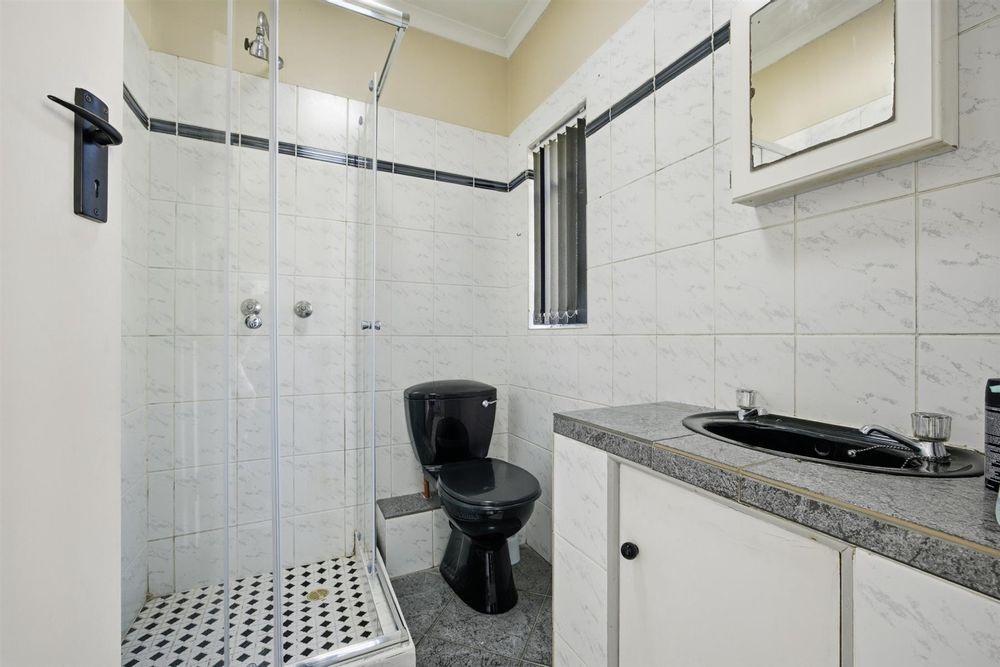 Guest Bedroom 2 En-Suite