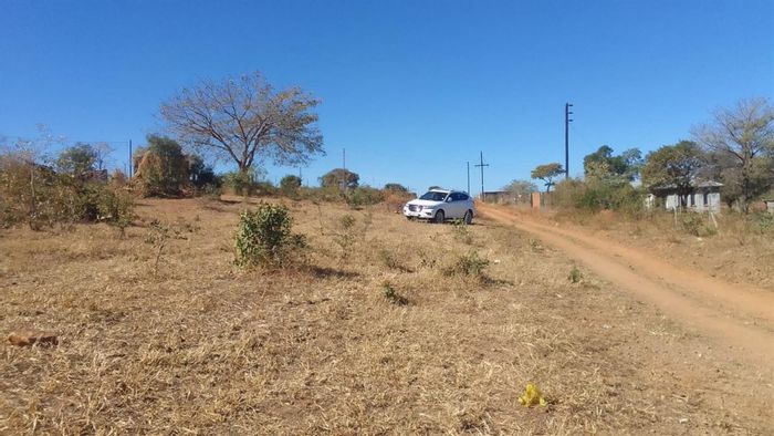 Vacant land for sale in Thohoyandou Rural, 1600 sqm, electricity available.