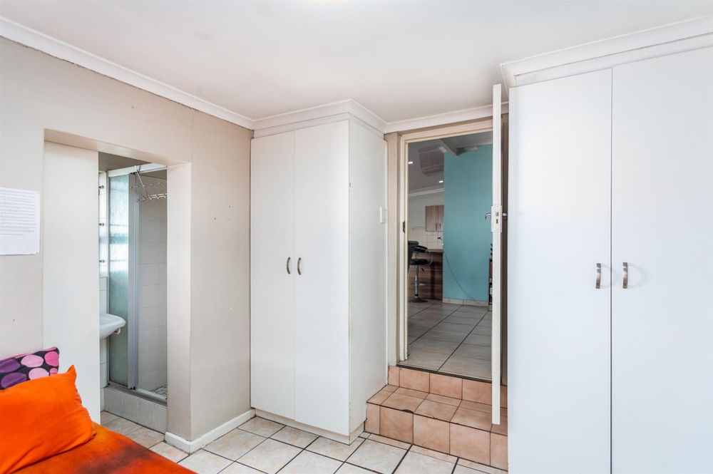 4th Bedroom with house access