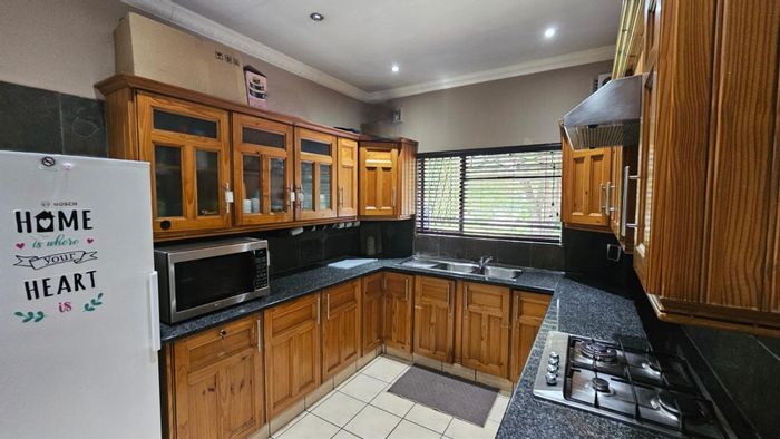 Hayfields House For Sale: 3 Bedrooms, Enclosed Patio, Spacious Yard, Ample Parking.