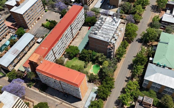 Sunnyside Apartment For Sale: 2 beds, pool, security, ideal for investors or first-time buyers.