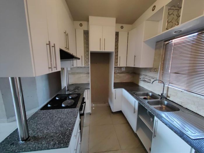 For Sale: House in Empangeni Central with 3 bedrooms, balcony, and secure complex.