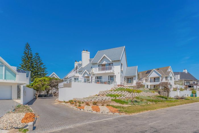 For Sale: House in St Francis Bay Village, 5 beds, ocean views, entertainment spaces.