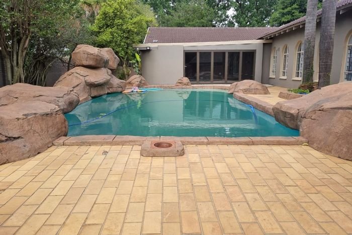 House To Rent in Presidents Dam: 4 beds, pool, garden, garage, near amenities.
