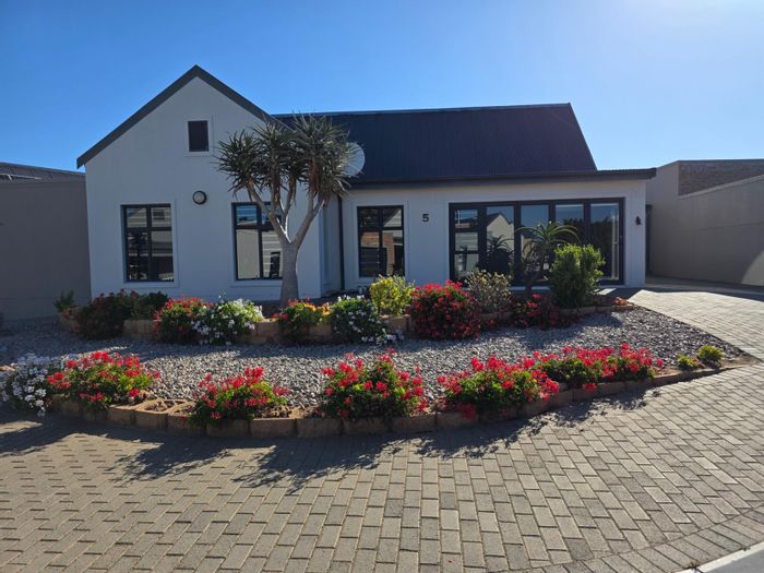 For Sale: Hartenbos Central House with 3 bedrooms, garden, and solar power.