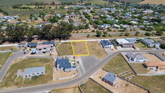 Elevated 878 m² land in Darling Central, panoramic views, plans available for purchase.