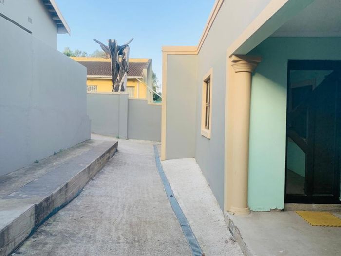 For Sale: House in Butterworth Central with 5 bedrooms, flatlets, and secure parking.