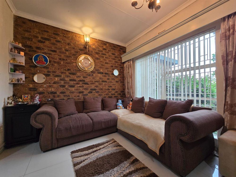 2nd Lounge / Dining Area