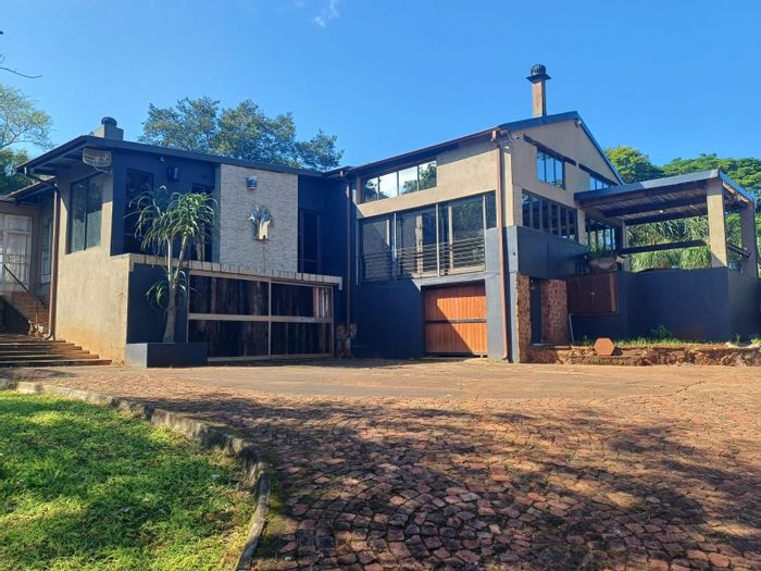 For Sale: Small Holding in Louis Trichardt Rural with avocado orchard and multiple homes.